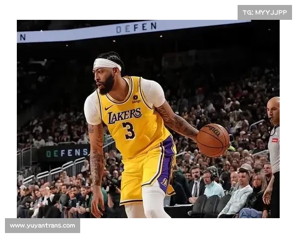 AJ-格林底角持球撤步，三分出手命中追至5分